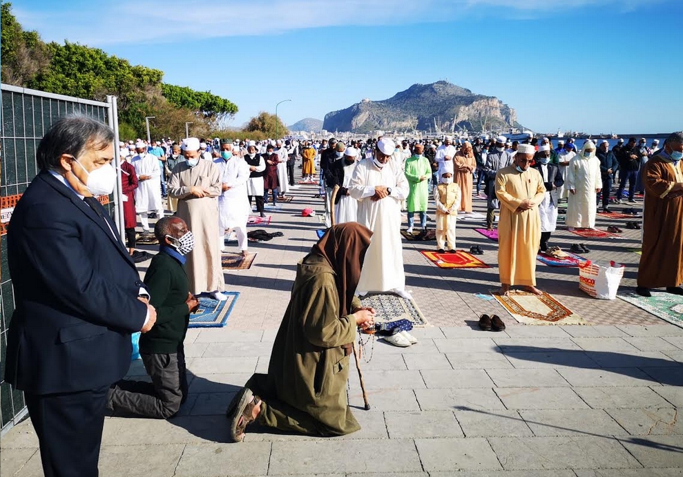 Orlando Partecipa Alla Preghiera Di Fine Ramadan Festa Anche Per Palermo Orlando Partecipa Alla Preghiera Di Fine Ramadan Festa Anche Per Palermo