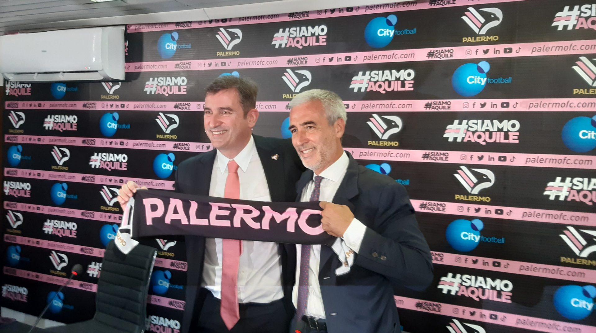 Il Palermo presenta le nuove maglie, Mirri: Un ponte tra passato e futuro