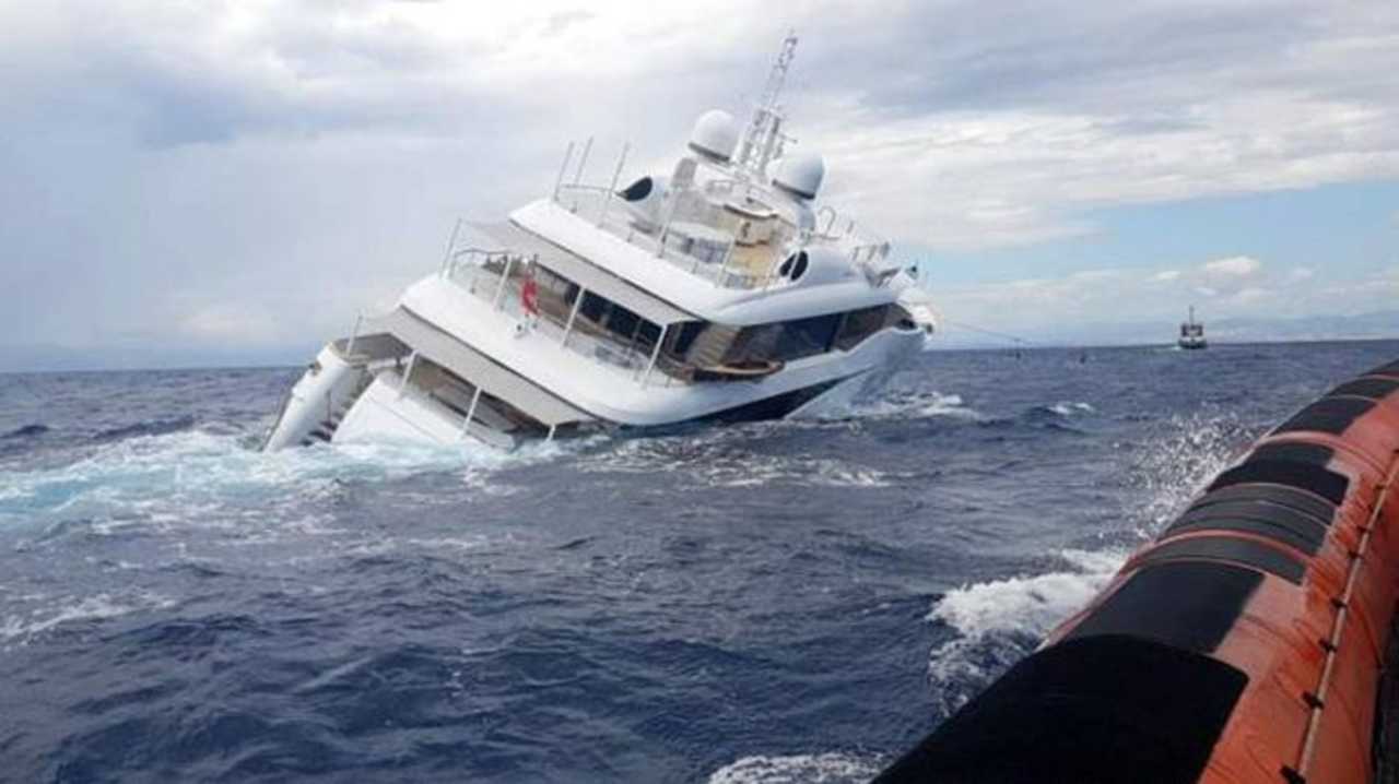 yacht affondato oggi