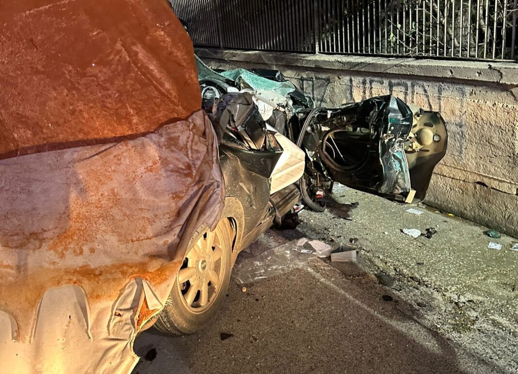 Tragico incidente stradale, violento impatto tra auto e pullman morti tre ragazzi PalermoLive Tragico incidente stradale, violento impatto tra auto e pullman morti tre ragazzi PalermoLive