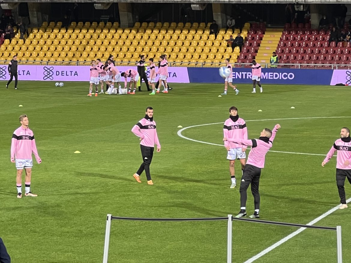 Serie B, Palermo: forte apprensione per le condizioni di un difensore  rosanero
