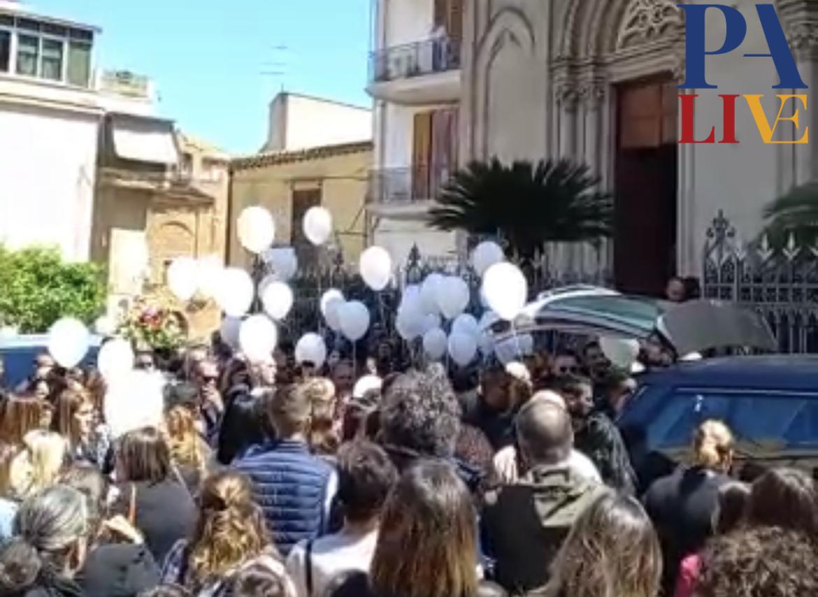 Folla E Lacrime Ai Funerali Di Giorgio Quartuccio, Il Giovane Morto ...