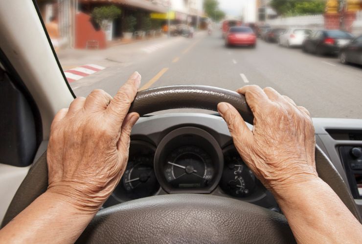 Anziano al volante - Fonte Depositphotos - palermolive.it