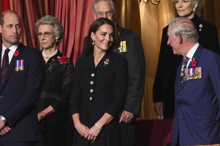 William, Kate e Re Carlo - fonte_web - palermolive.it.