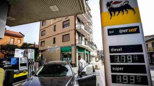 Pompa di benzina - Ansa - Palermolive.it