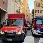 Tragedia durante la manutenzione, ascensore cade e schiaccia gli operai: un morto e due feriti