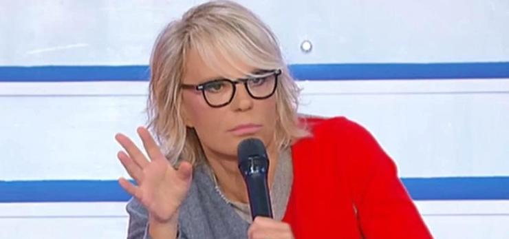 Maria De Filippi interviene severa a bloccare tutto