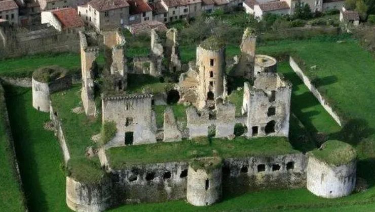 Castello di Lagarde - fonte httpswww.france-voyage.com - palermolive.it