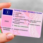 Punti patente, se arrivi a ZERO ti asfaltano: ma li puoi comprare con un click | Ecco cosa ti costa lo scherzetto