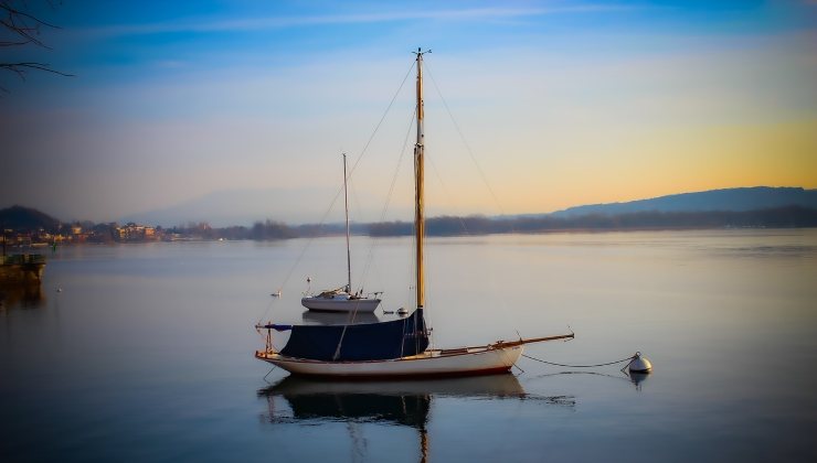 Uno scorcio suggestivo del Lago Maggiore, visto da Arona