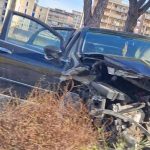 Incidenti a Palermo, auto contro guardrail in viale Regione: grave giovane. Due donne investite in via Badia