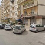 Schianto a Palermo, sbanda e finisce contro 5 auto parcheggiate