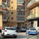 Tragedia a Palermo, giovane giù dalla finestra in zona via Oreto: indagini in corso