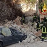 Palermo, crolla palazzina disabitata alla Magione:  danneggiate auto