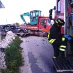 Incidente in Sicilia, violento scontro auto-autocarro: morto un uomo di 36 anni