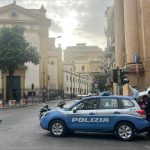 Calci e pugni alla polizia, 31enne beccato a spacciare a Palermo: arrestato